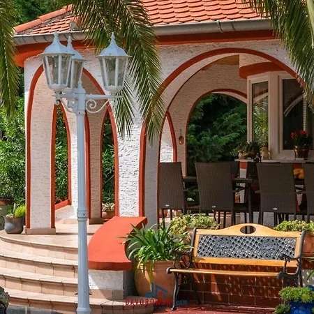 Hotel Small Castle Comfortable 4*