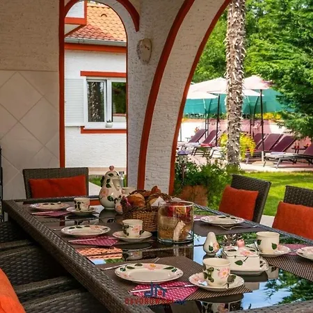 Hotel Small Castle Comfortable